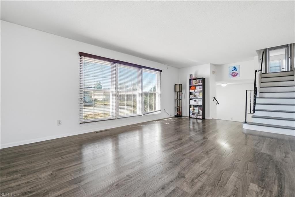 912 Amherst Ln - Photo 4 of 38