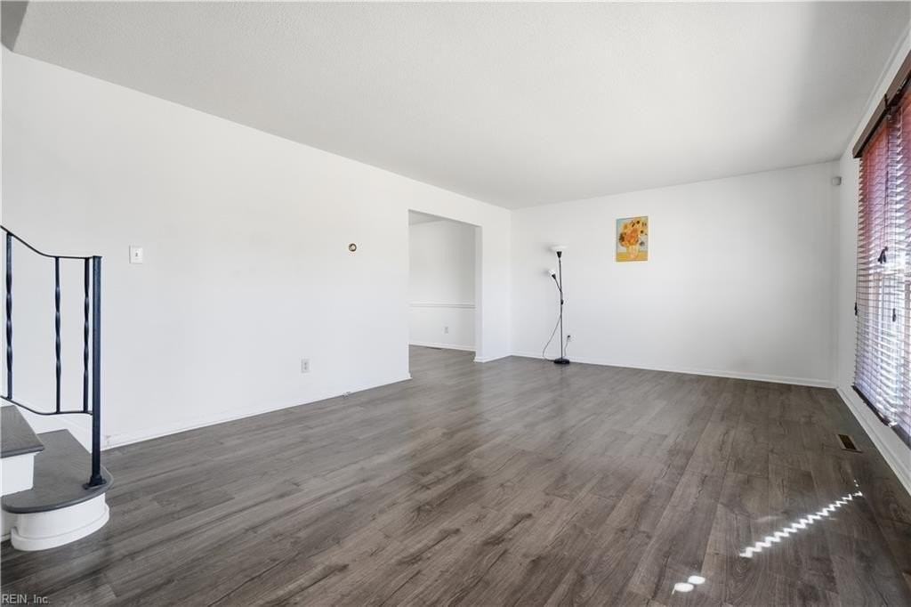 912 Amherst Ln - Photo 5 of 38