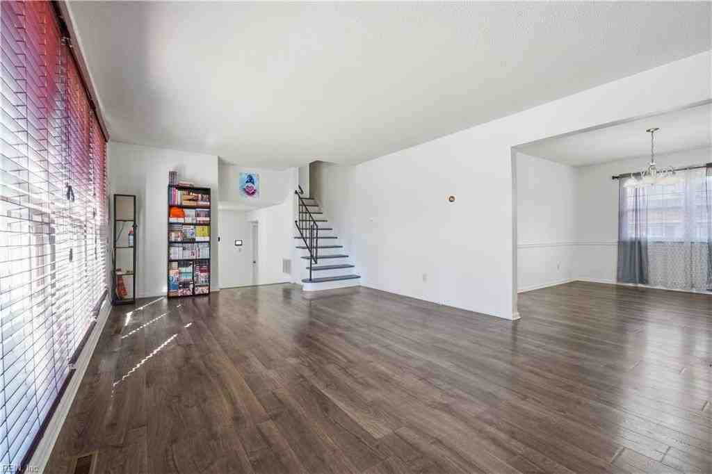 912 Amherst Ln - Photo 7 of 38