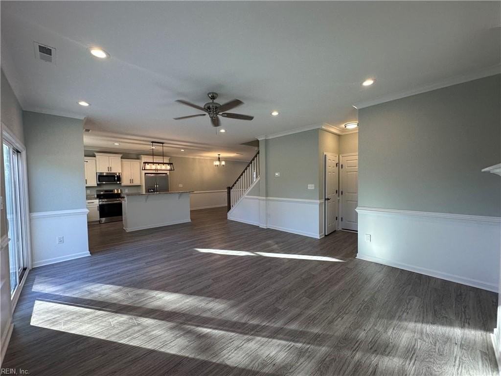 765 Sheppard Ave - Photo 7 of 32