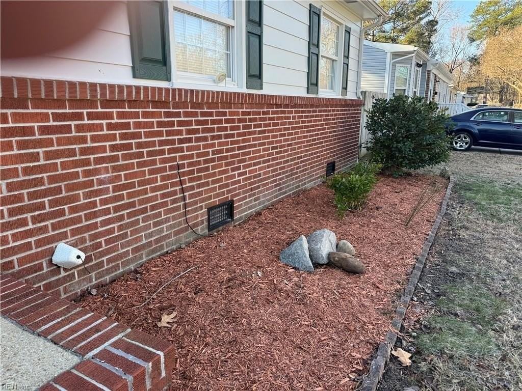 428 Berkshire Ter - Photo 3 of 14