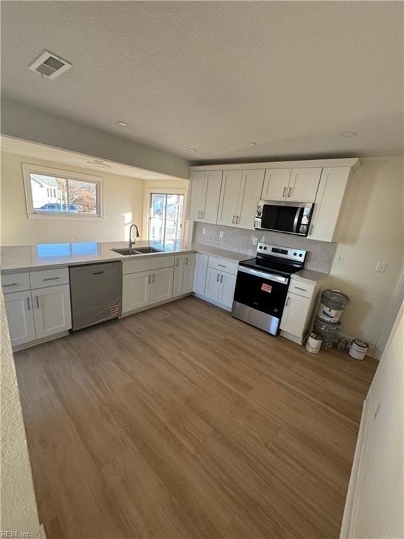 988 Albert Ave - Photo 4 of 18