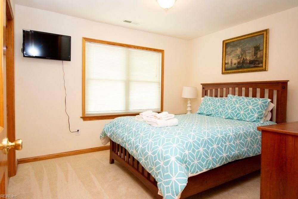 709 Vanderbilt Ave - Photo 4 of 24