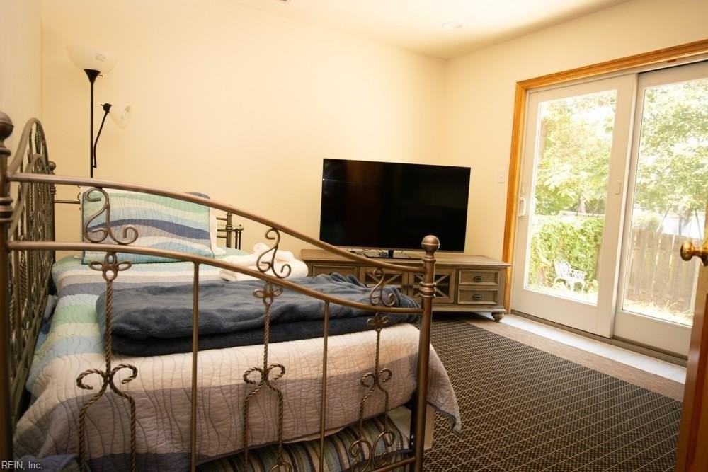 709 Vanderbilt Ave - Photo 6 of 24