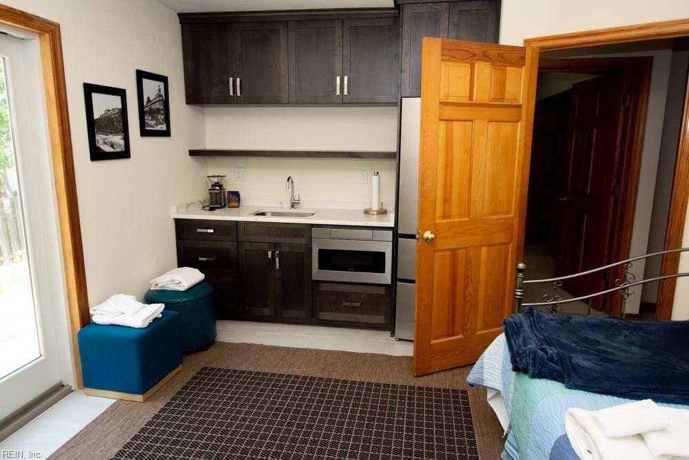 709 Vanderbilt Ave - Photo 7 of 24