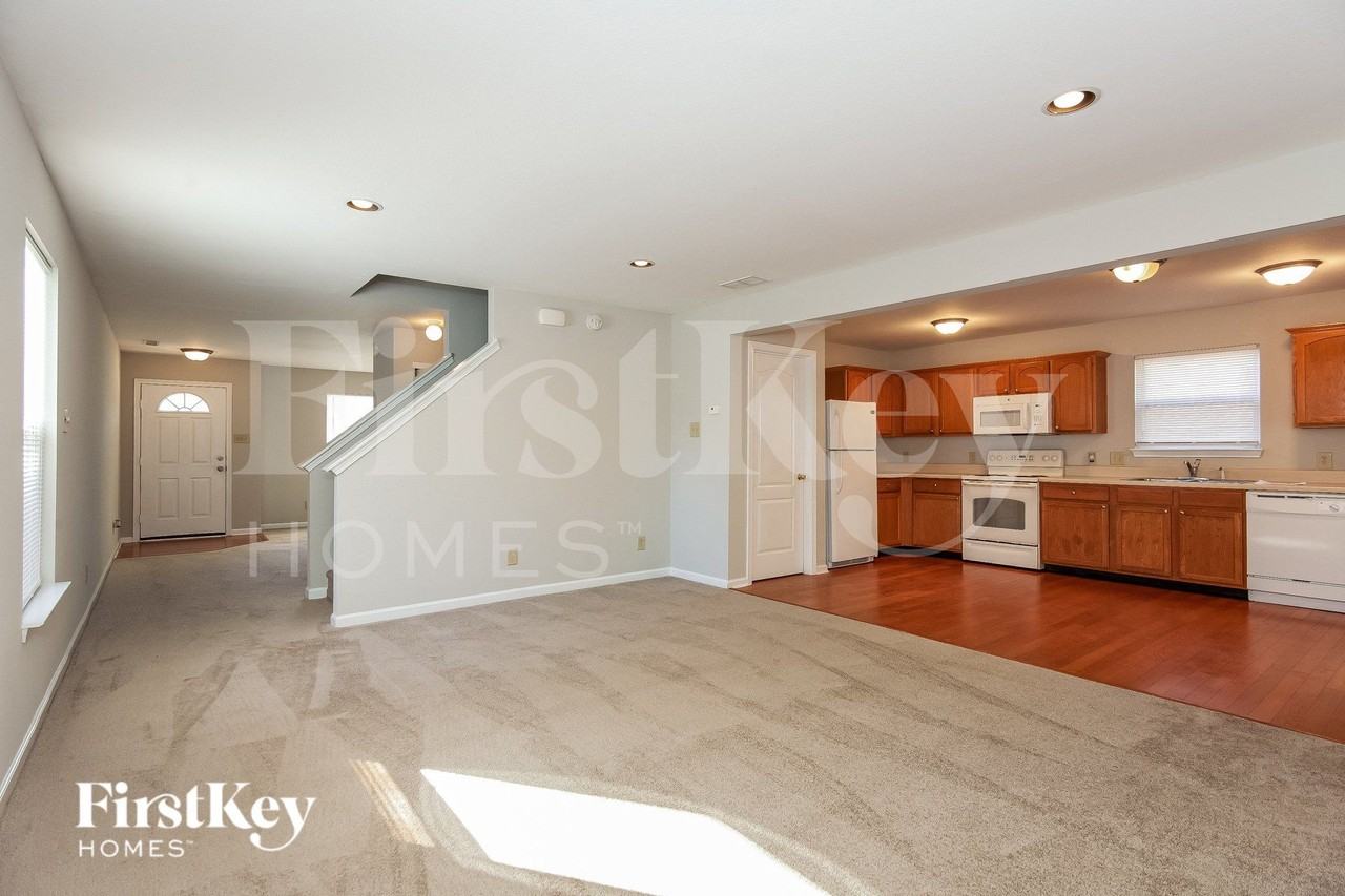 7344 Mitzi Deborah Ln - Photo 3 of 15