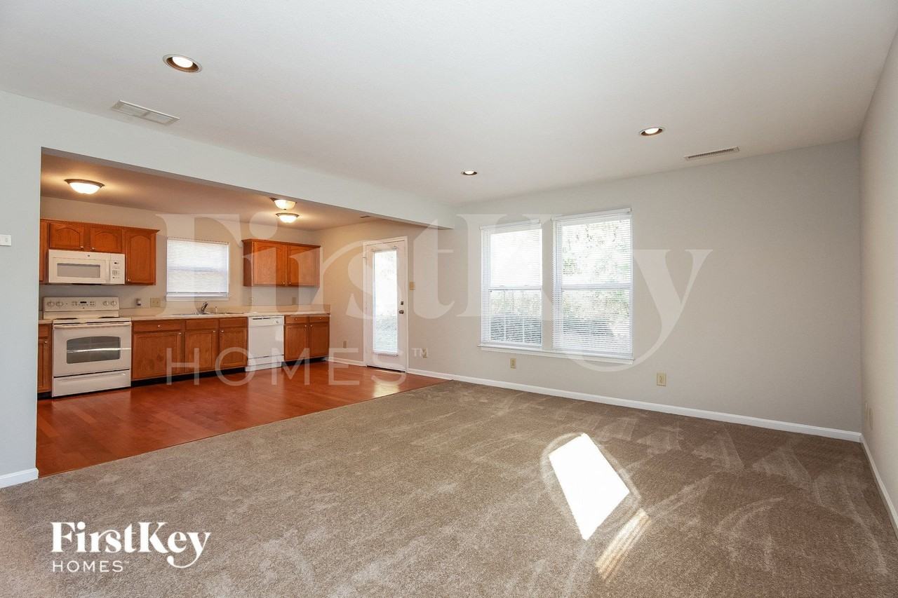 7344 Mitzi Deborah Ln - Photo 5 of 15