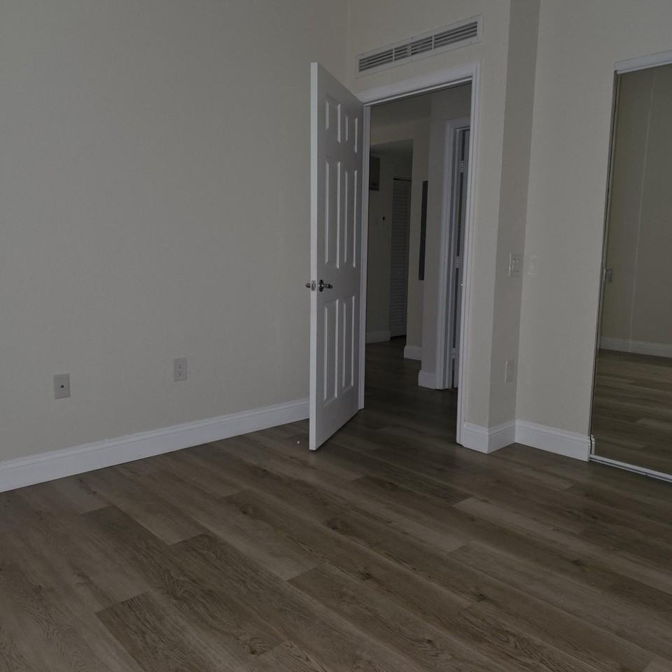 1610 Presidential Way #105 - Photo 6 of 12