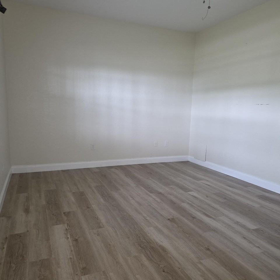 1610 Presidential Way #105 - Photo 7 of 12