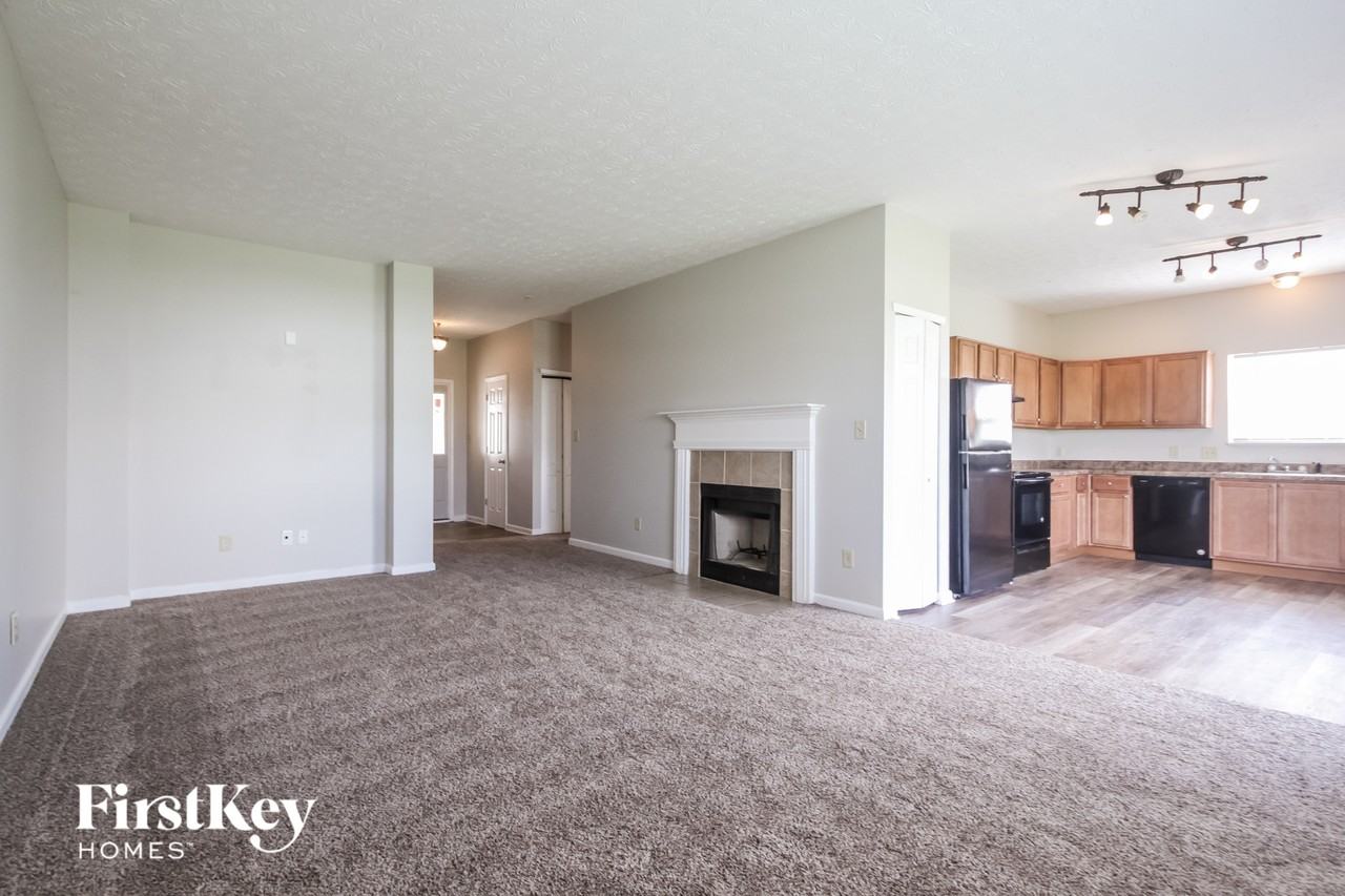 8310 Chesterhill Ln - Photo 3 of 15