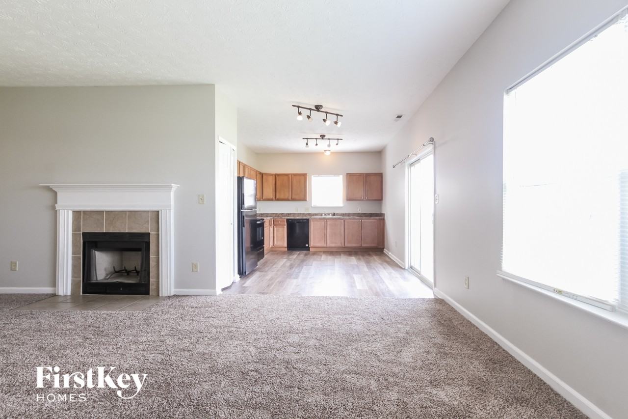 8310 Chesterhill Ln - Photo 4 of 15