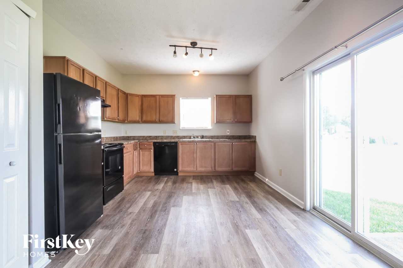 8310 Chesterhill Ln - Photo 5 of 15