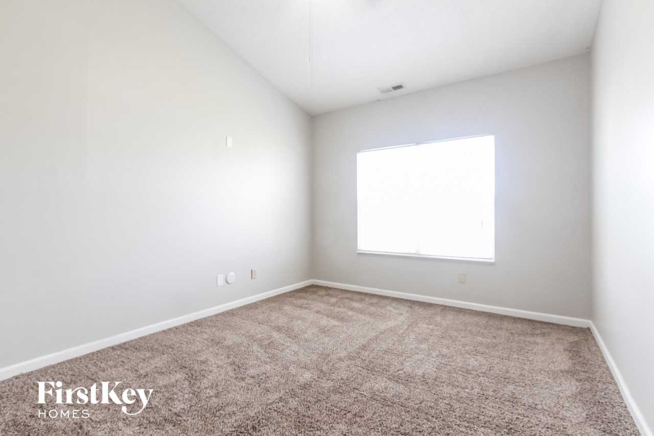 8310 Chesterhill Ln - Photo 7 of 15