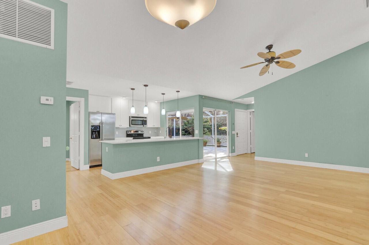 9303 Chapman Oak Ct - Photo 6 of 30