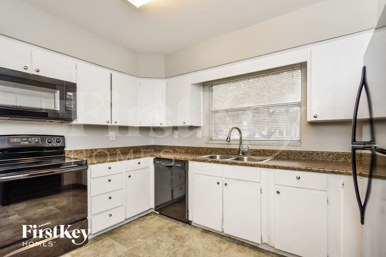 719 W Ohio Ave - Photo 6 of 15