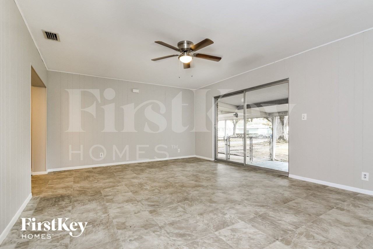 719 W Ohio Ave - Photo 7 of 15