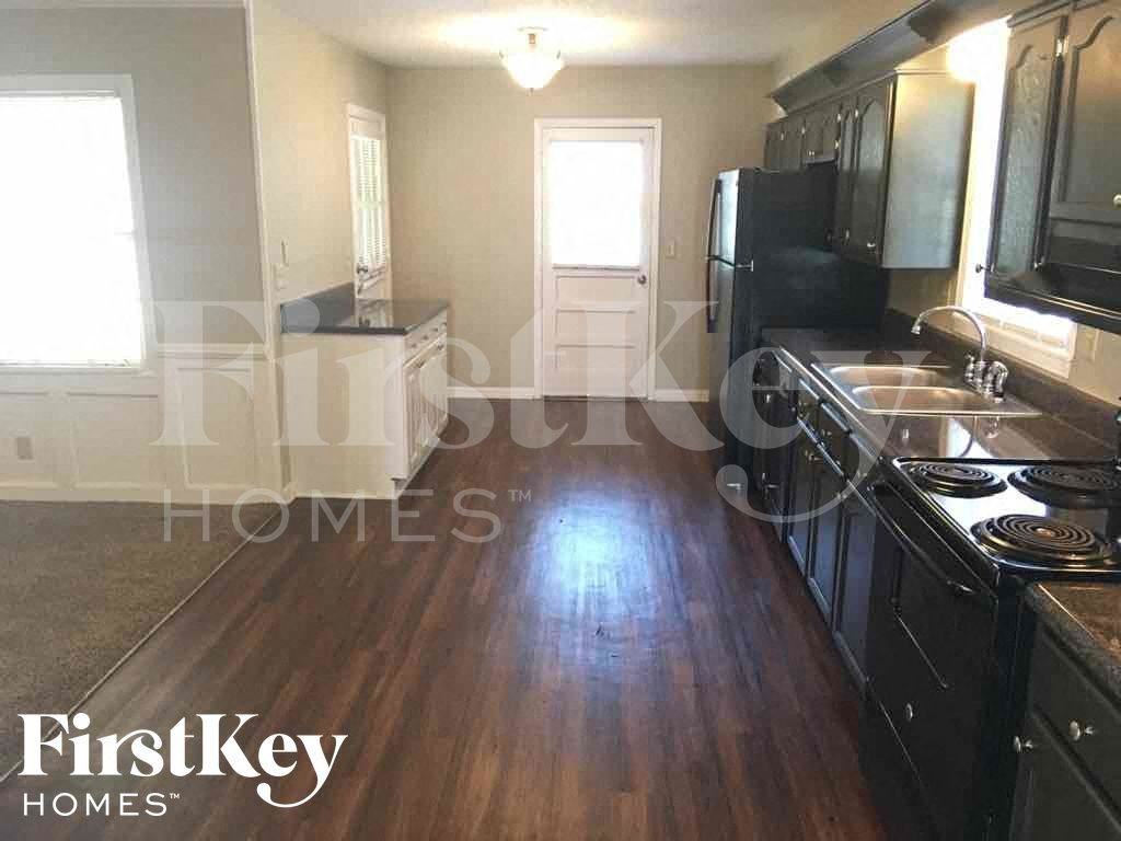 6288 Ashton Rd - Photo 3 of 24