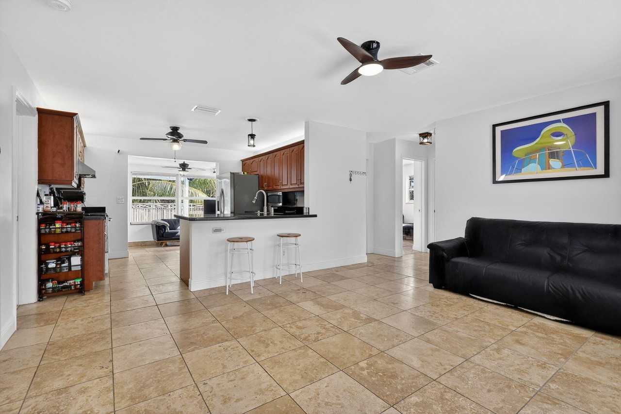 4540 Sw 28th Ter - Photo 7 of 50