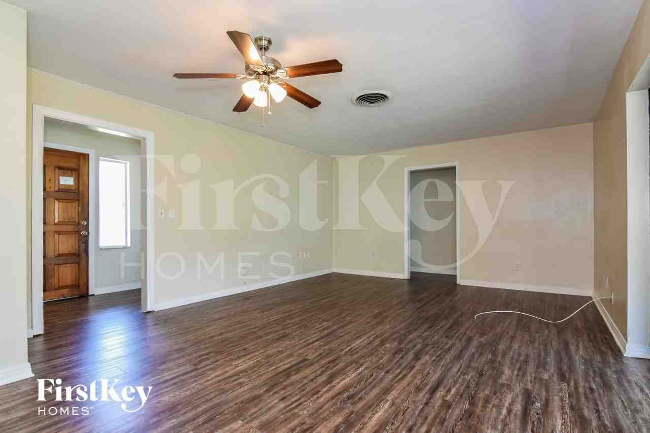 4818 W Bay Villa Ave - Photo 4 of 15