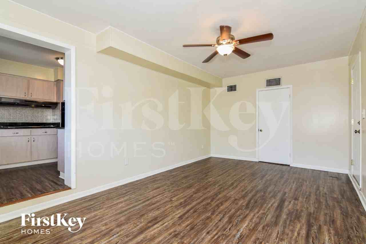 4818 W Bay Villa Ave - Photo 5 of 15