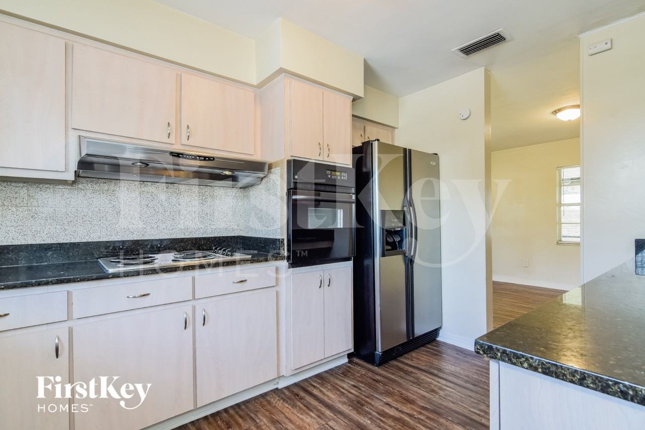 4818 W Bay Villa Ave - Photo 7 of 15