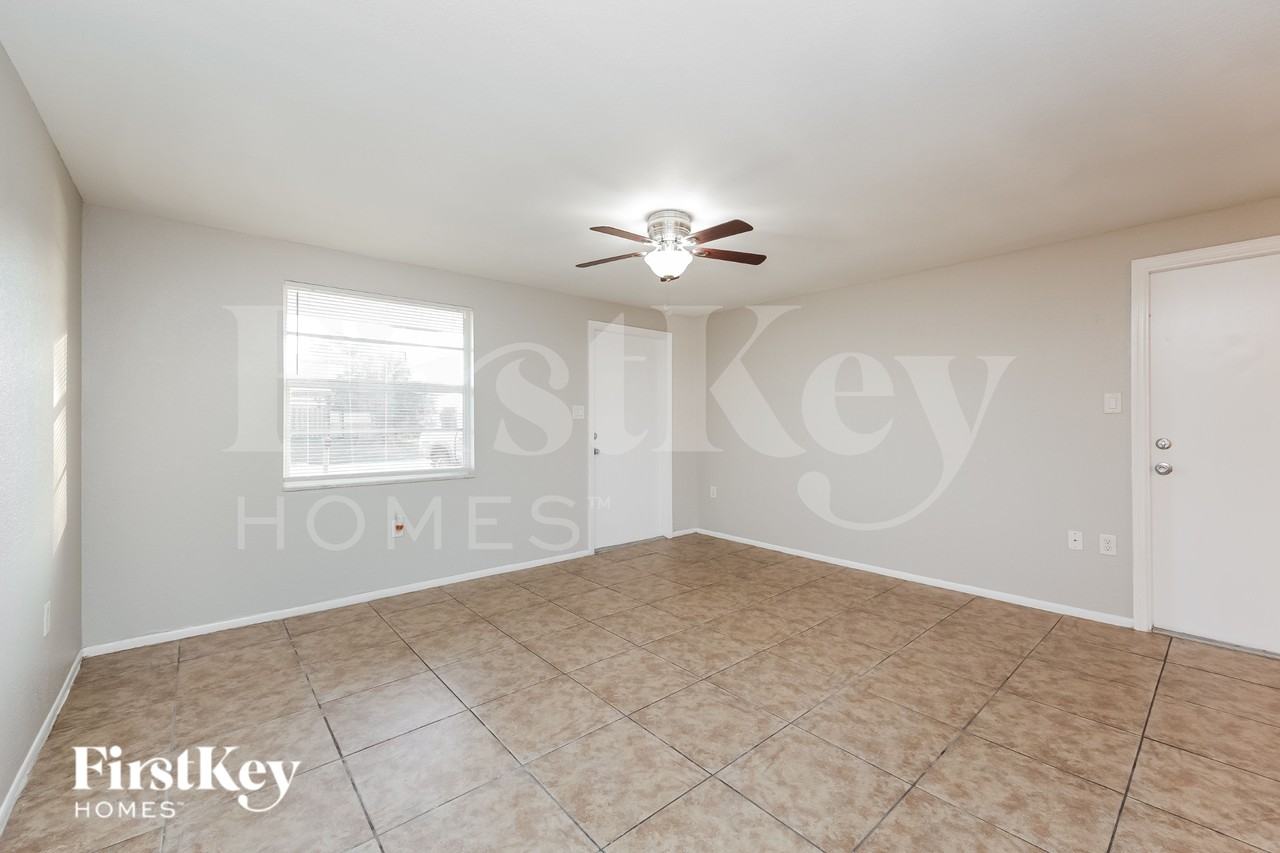 466 Azalea Ave Nw - Photo 4 of 16