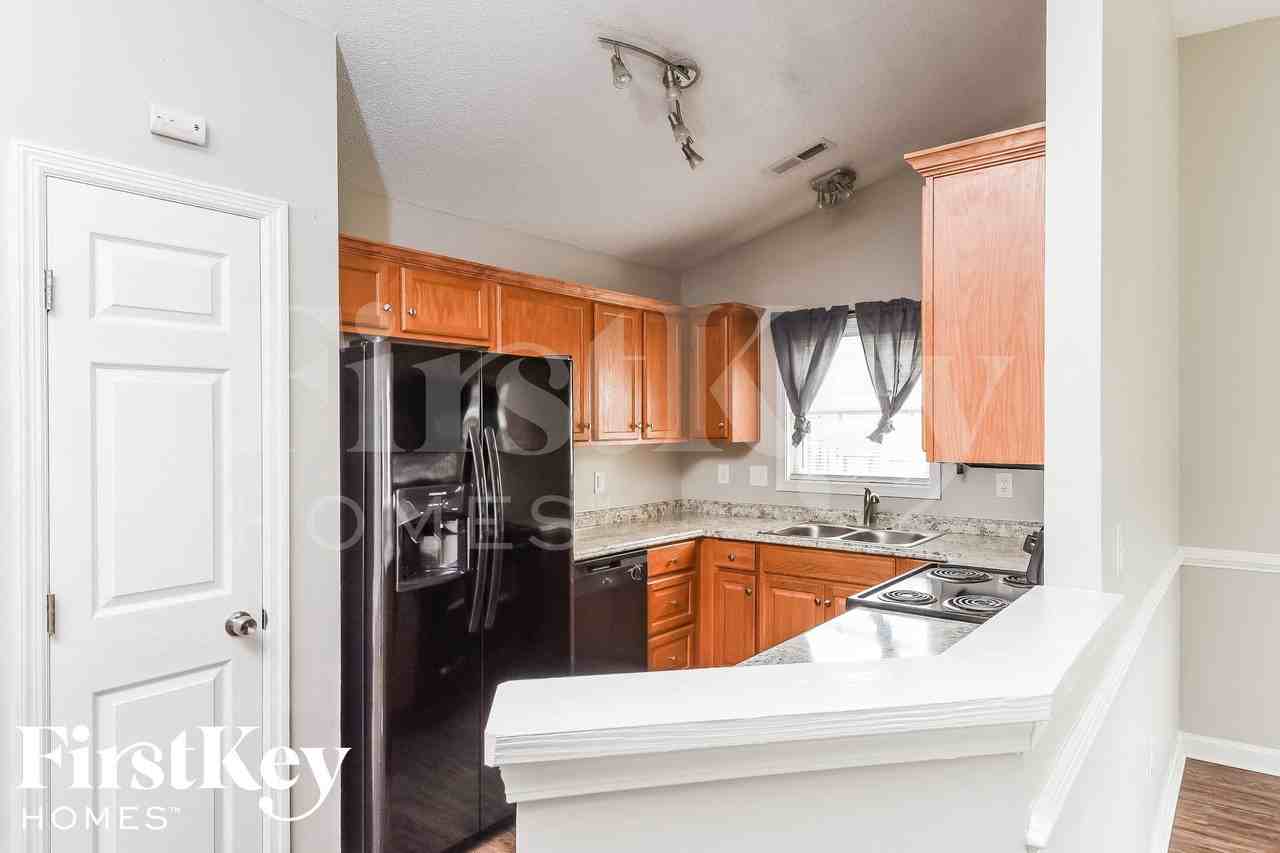 435 Stephanie Dr - Photo 6 of 15