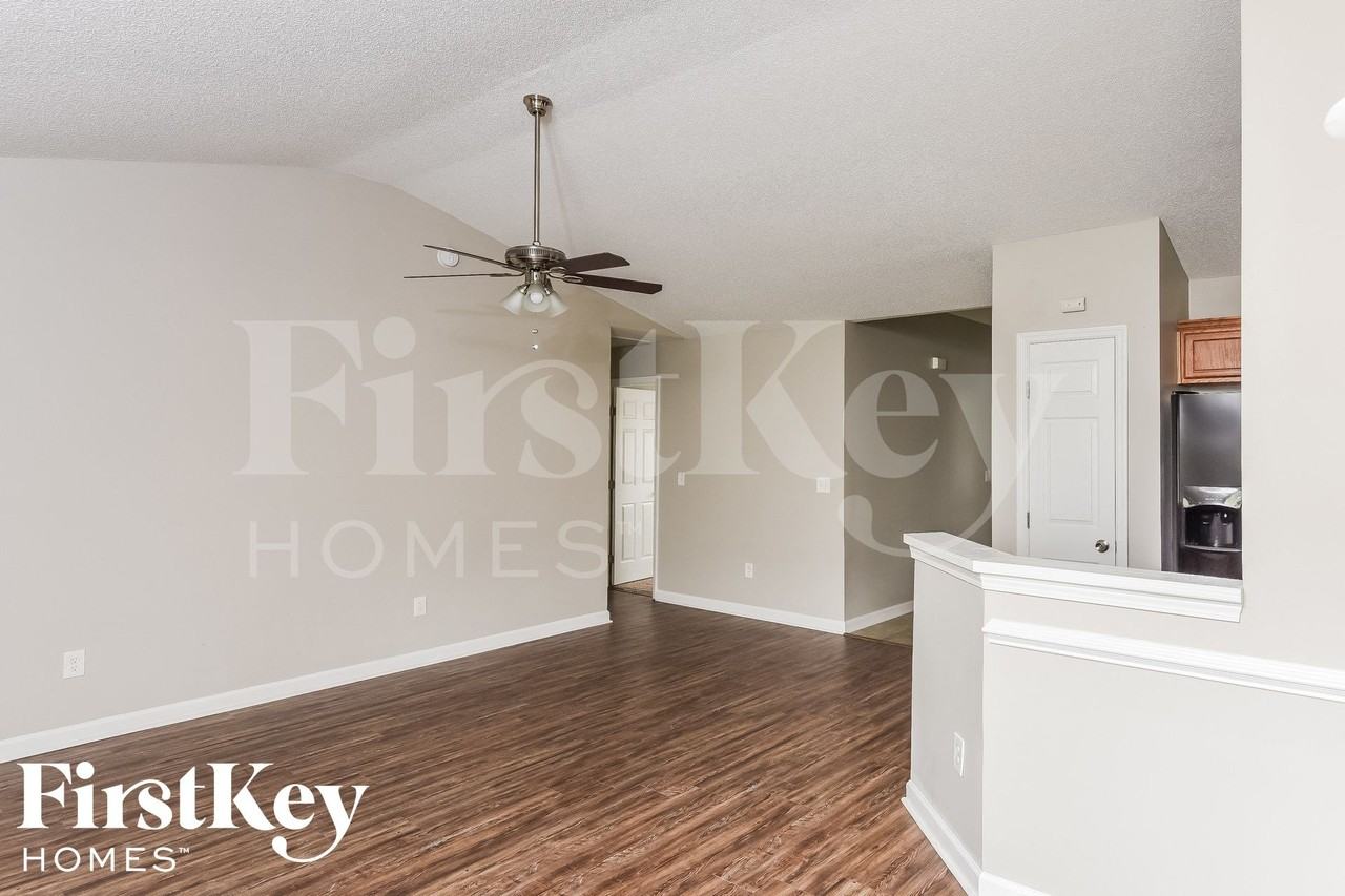 435 Stephanie Dr - Photo 7 of 15