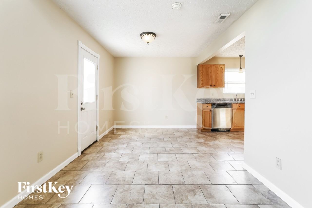 3955 Rosette Dr - Photo 4 of 16