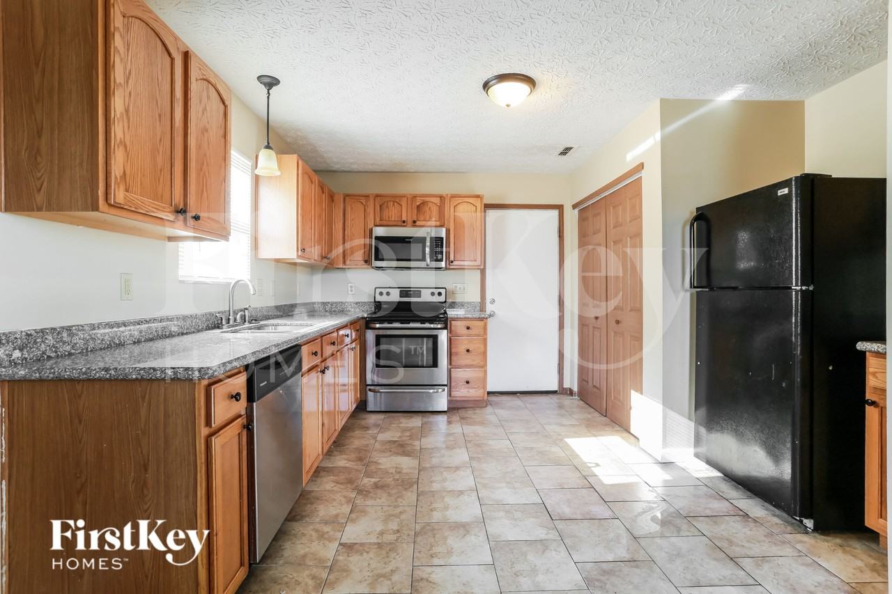 3955 Rosette Dr - Photo 5 of 16