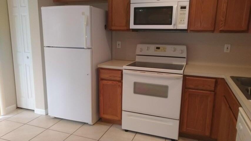 8052 Big Pine Way - Photo 3 of 10