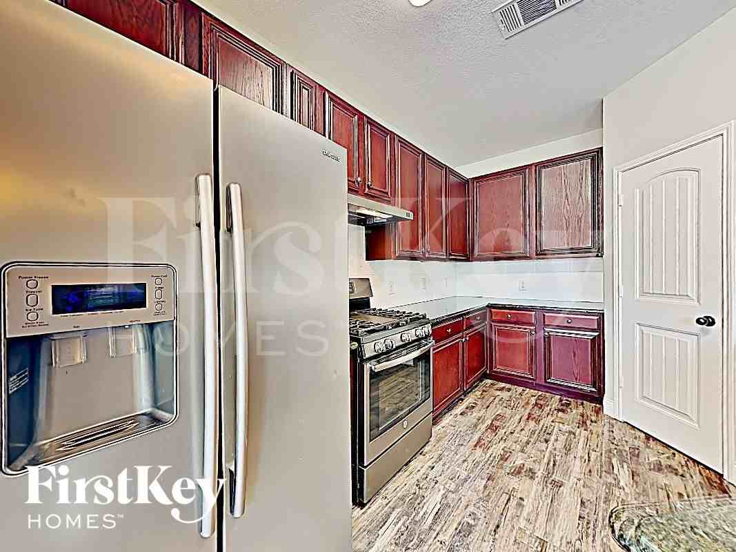 3001 Wren Ln - Photo 4 of 17