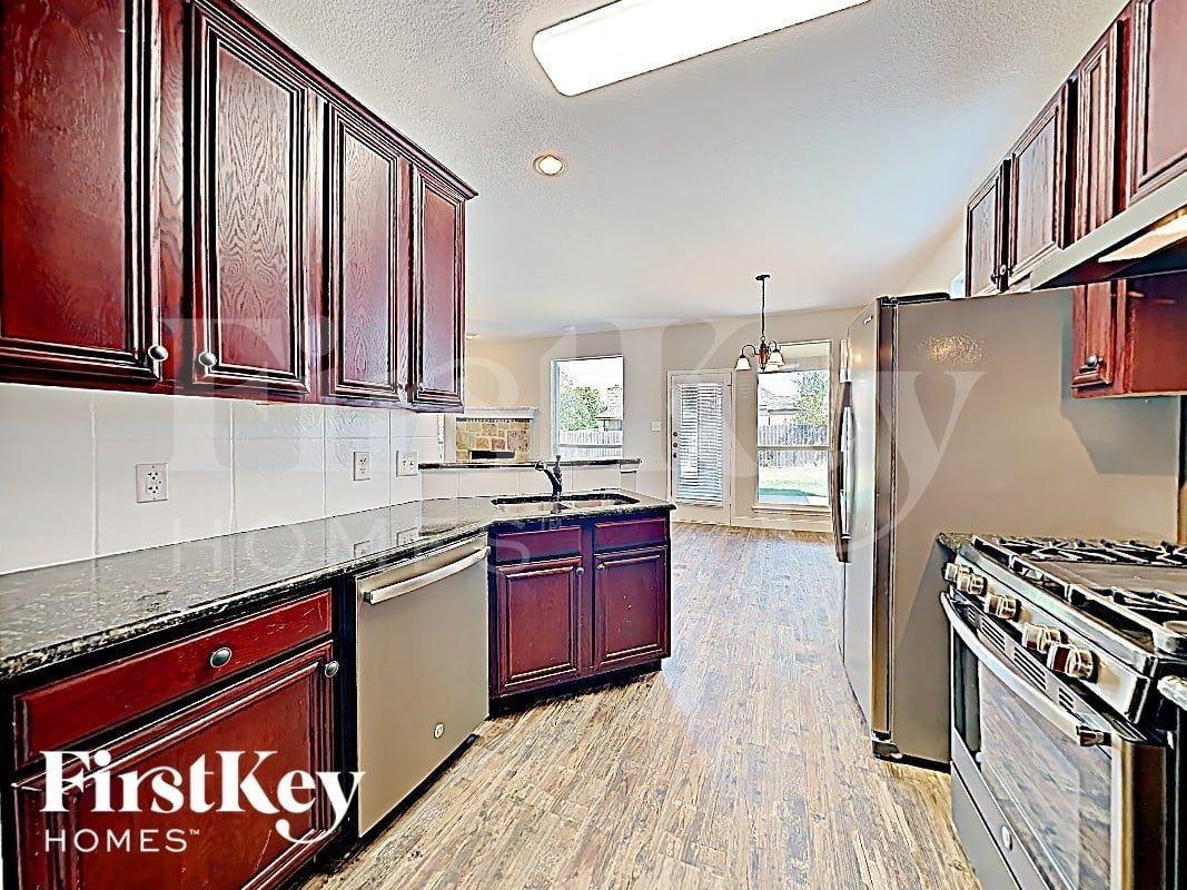 3001 Wren Ln - Photo 5 of 17