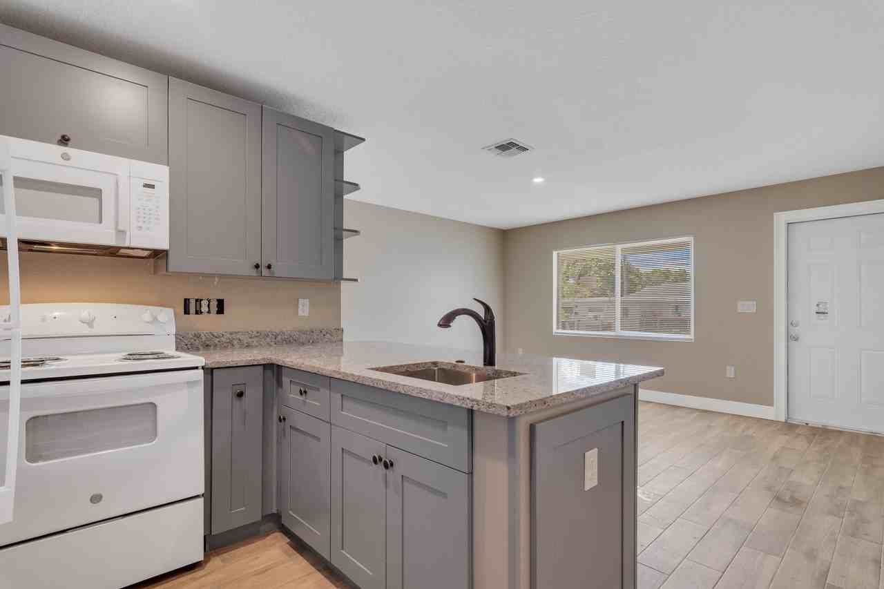 1405 Avenue G #A - Photo 6 of 24