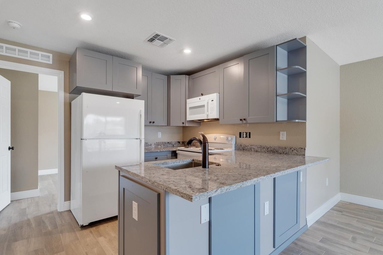 1405 Avenue G #A - Photo 7 of 24