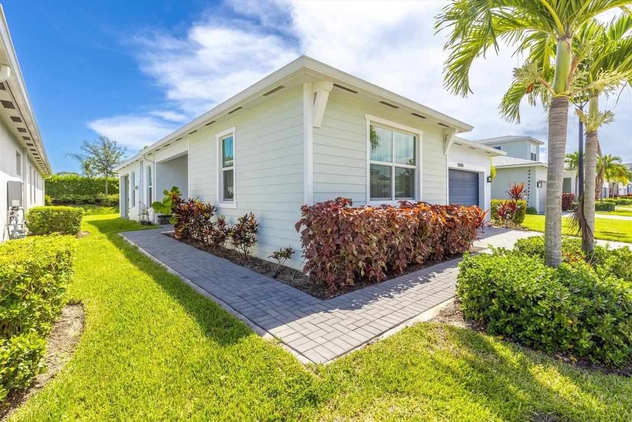 11949 Sw Lyra Dr - Photo 3 of 50