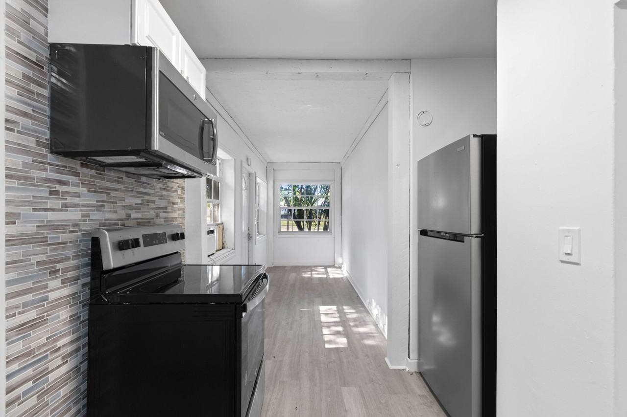 1831 Juno Rd #B - Photo 4 of 31