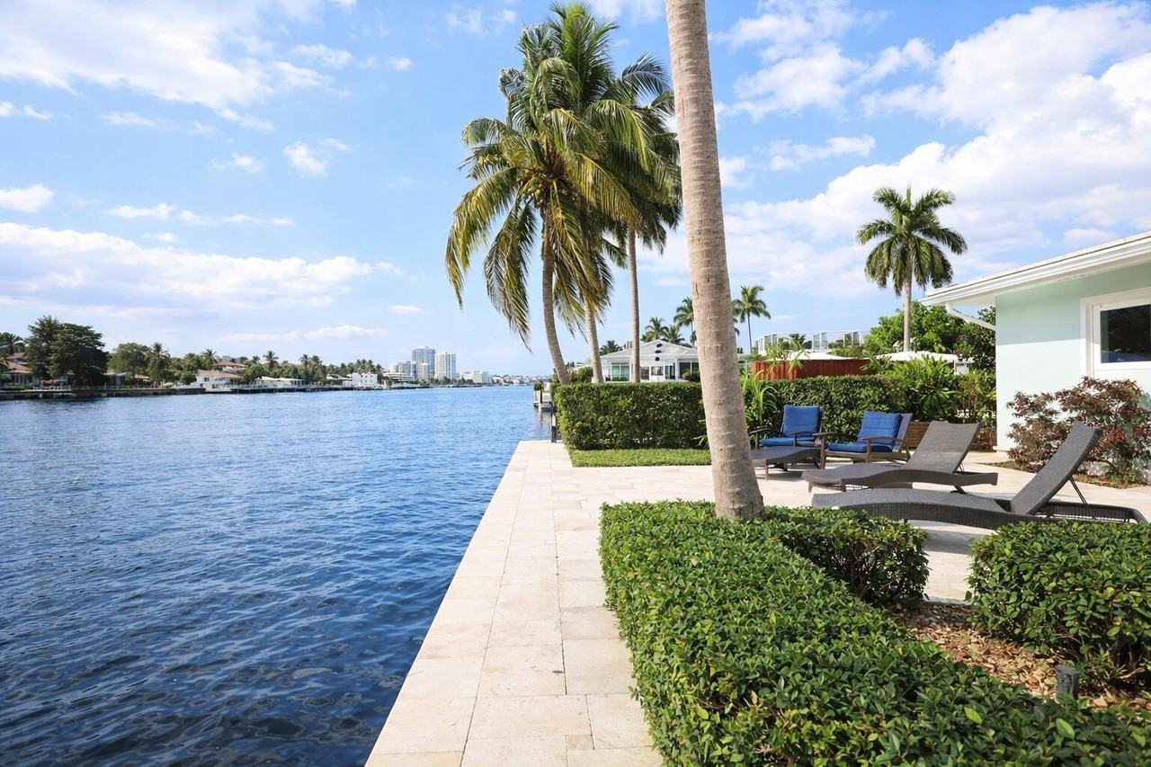 3018 Ne 26th St - Photo 2 of 35