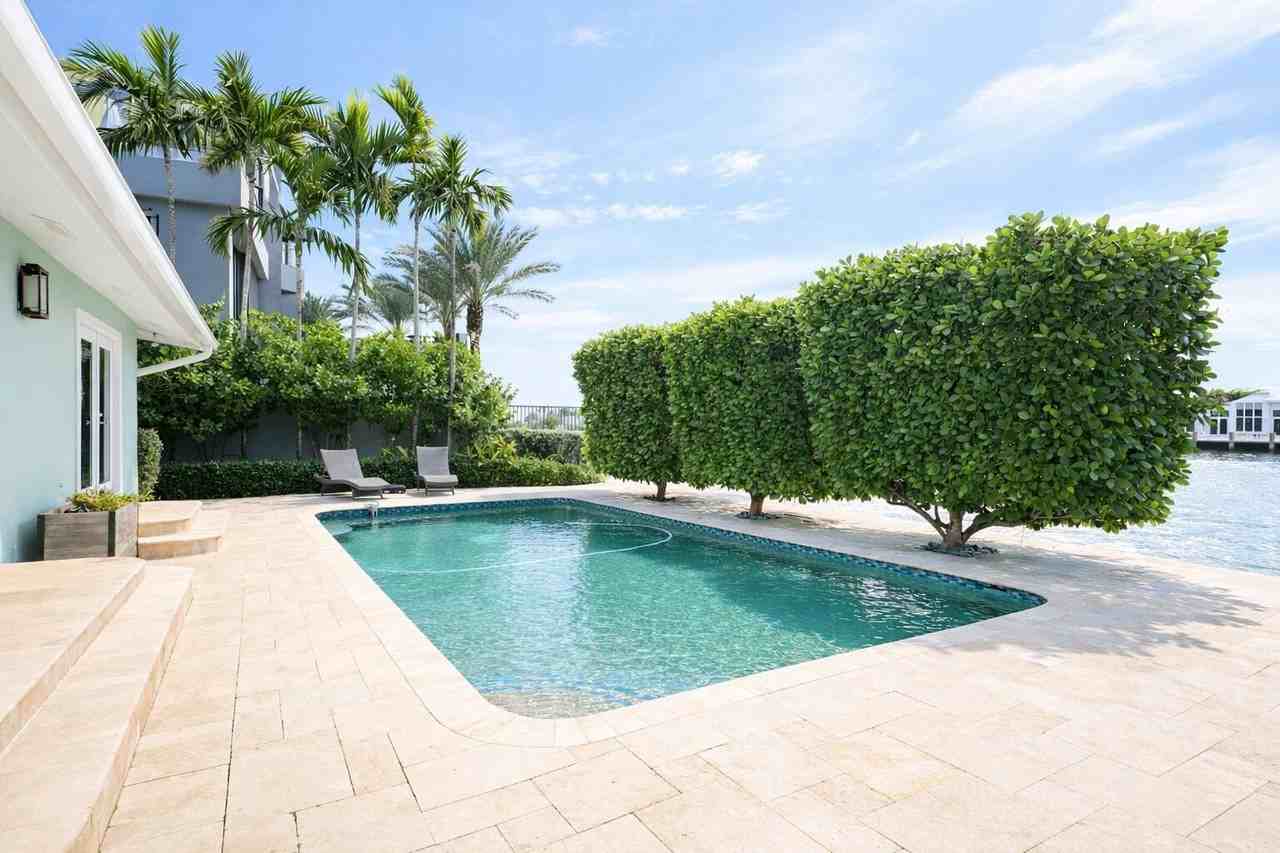 3018 Ne 26th St - Photo 4 of 35