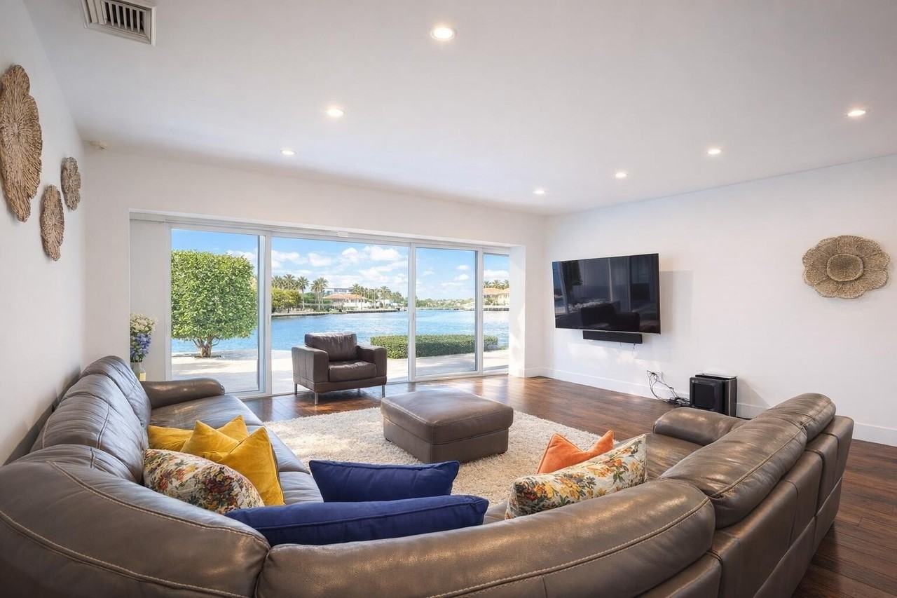 3018 Ne 26th St - Photo 5 of 35