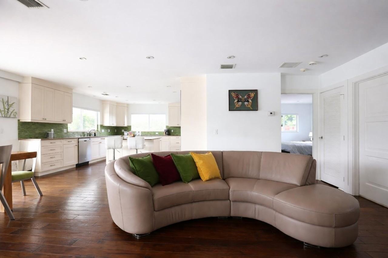 3018 Ne 26th St - Photo 7 of 35