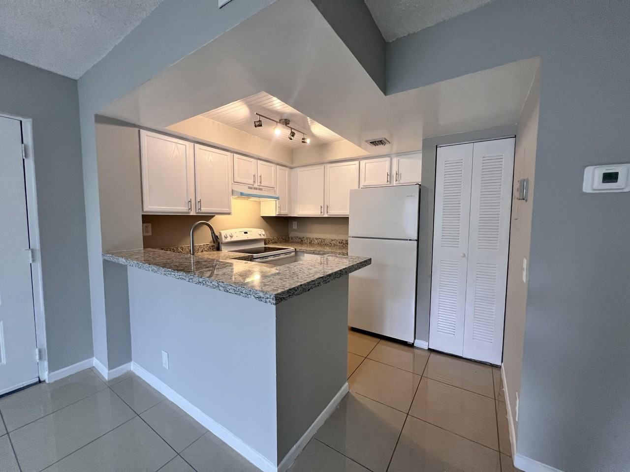 700 Executive Center Dr #211 - Photo 2 of 18