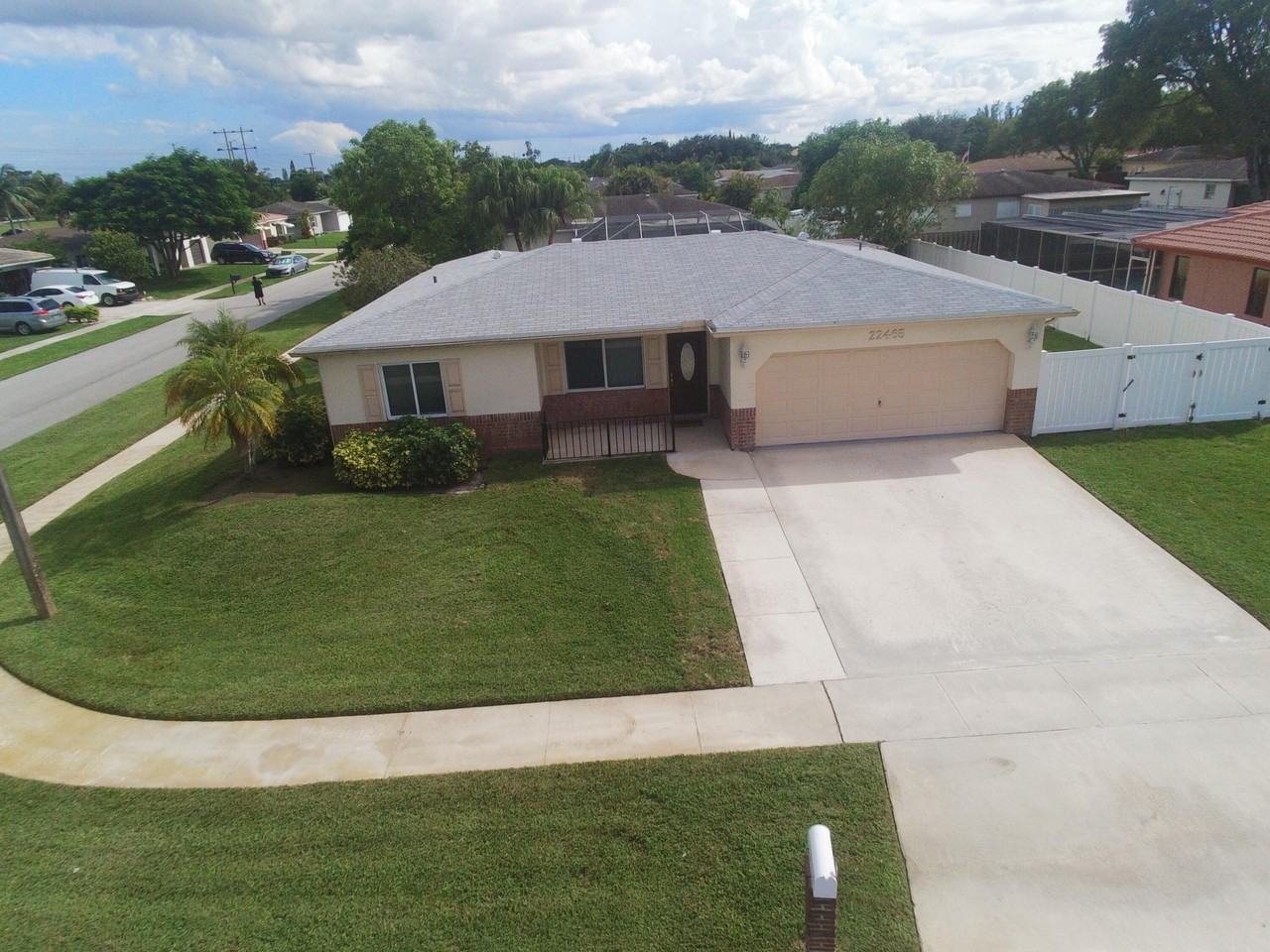 22465 Labrador St - Photo 2 of 33