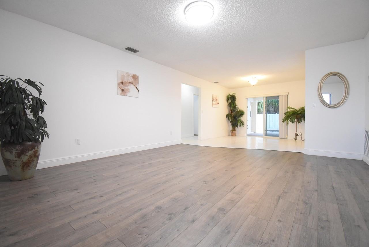 22465 Labrador St - Photo 7 of 33