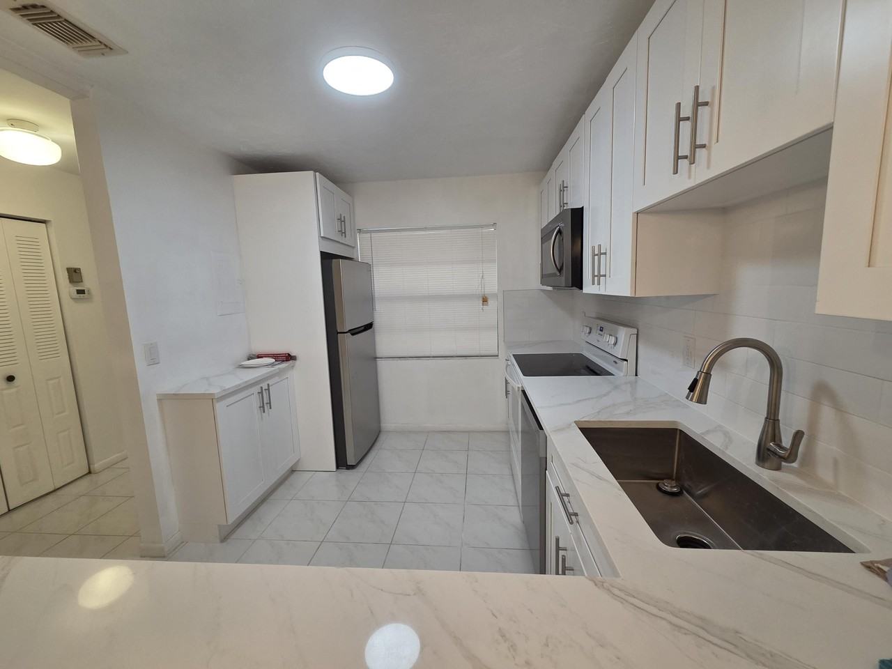 9187 Norte Lago #5E - Photo 3 of 19