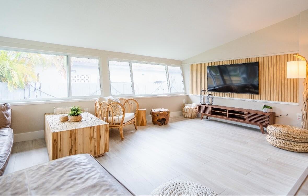 246 Ne 118th St - Photo 3 of 22