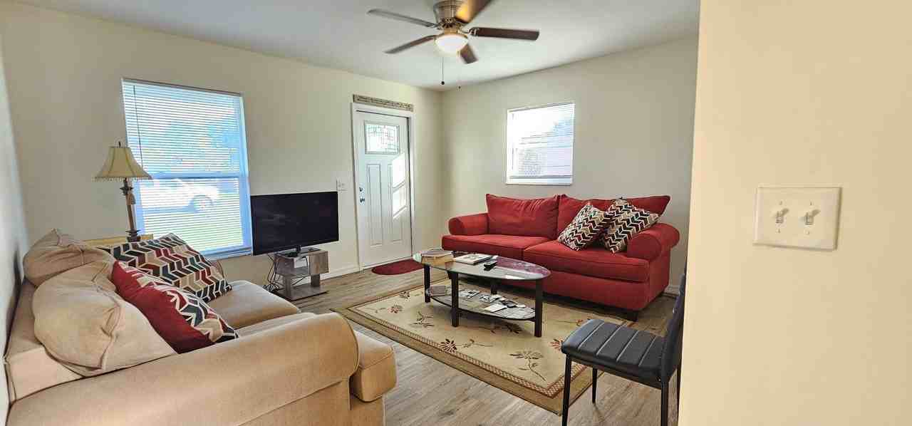 323 Seminole Ct - Photo 4 of 15