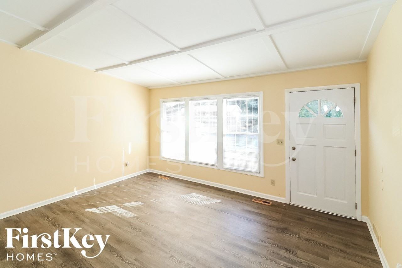 2450 Rolling View Dr Se - Photo 2 of 15