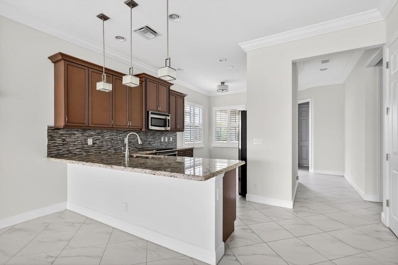 19027 Sw Positano Way - Photo 7 of 39