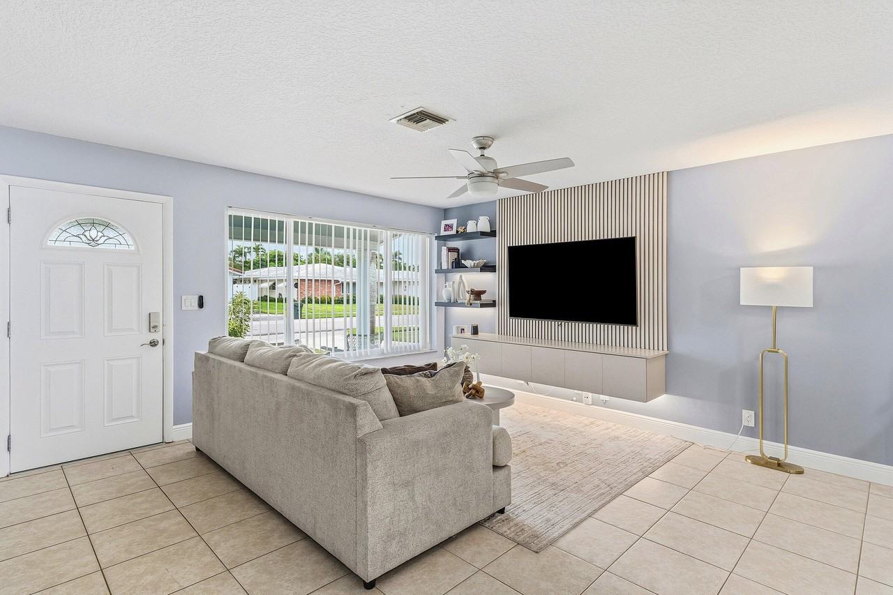 971 Sw 12th St - Photo 6 of 47